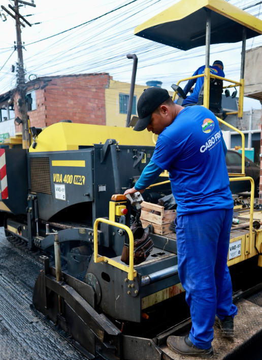 Obras de drenagem e asfaltamento avançam em Tamoios e expectativa dos moradores cresce